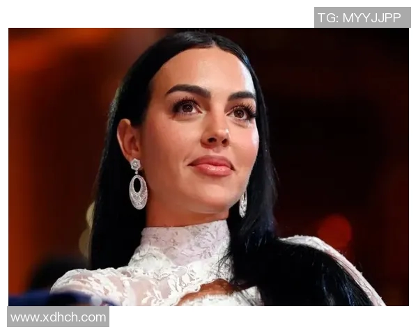 足球明星耳饰时尚潮流解析与佩戴技巧分享